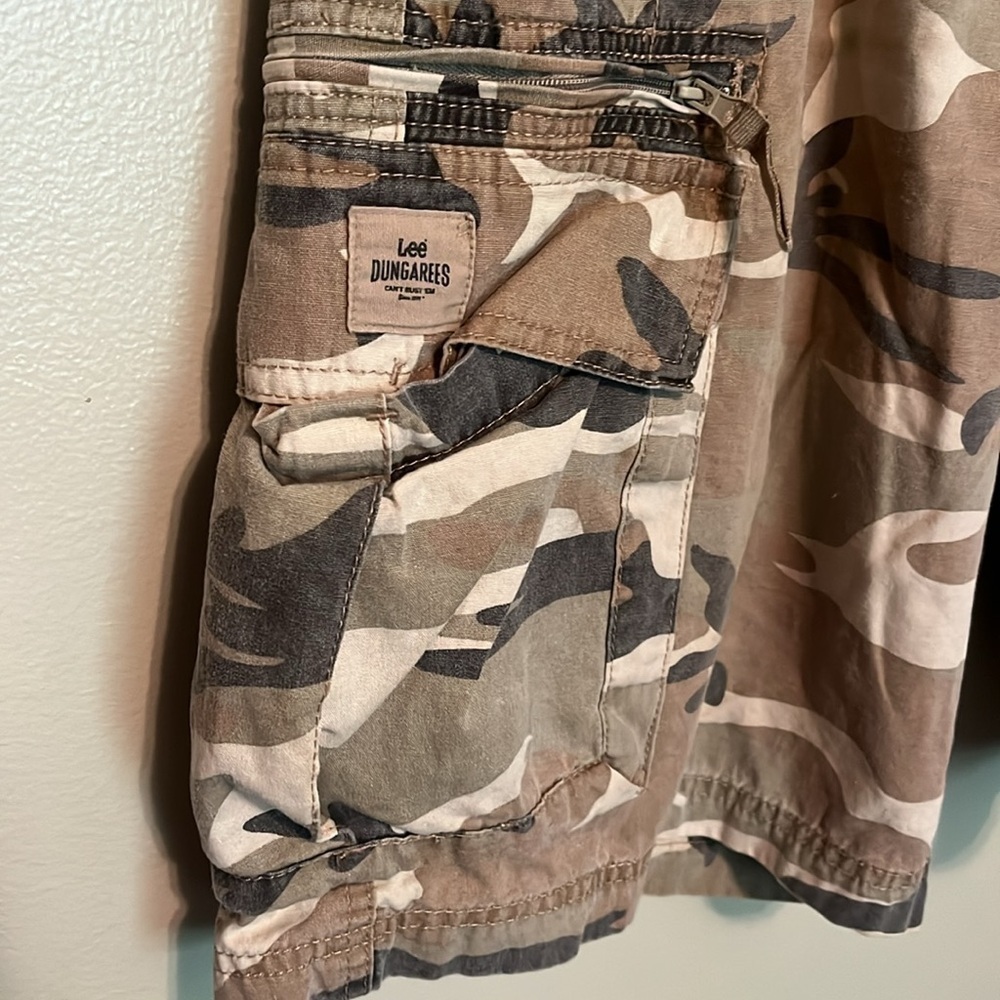 Lee Dungarees Camo Cargo Shorts Men’s Waist Size 36 - Picture 3 of 7